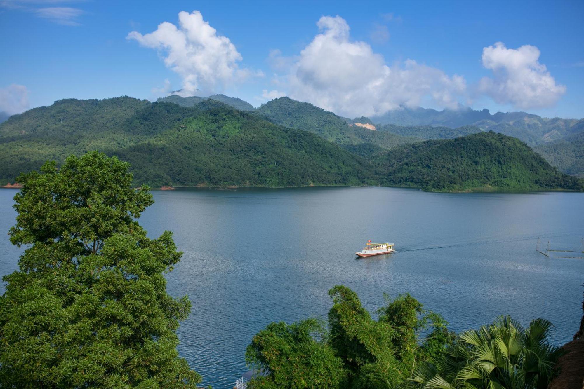 Mai Chau Hideaway Lake Resort Bagian luar foto