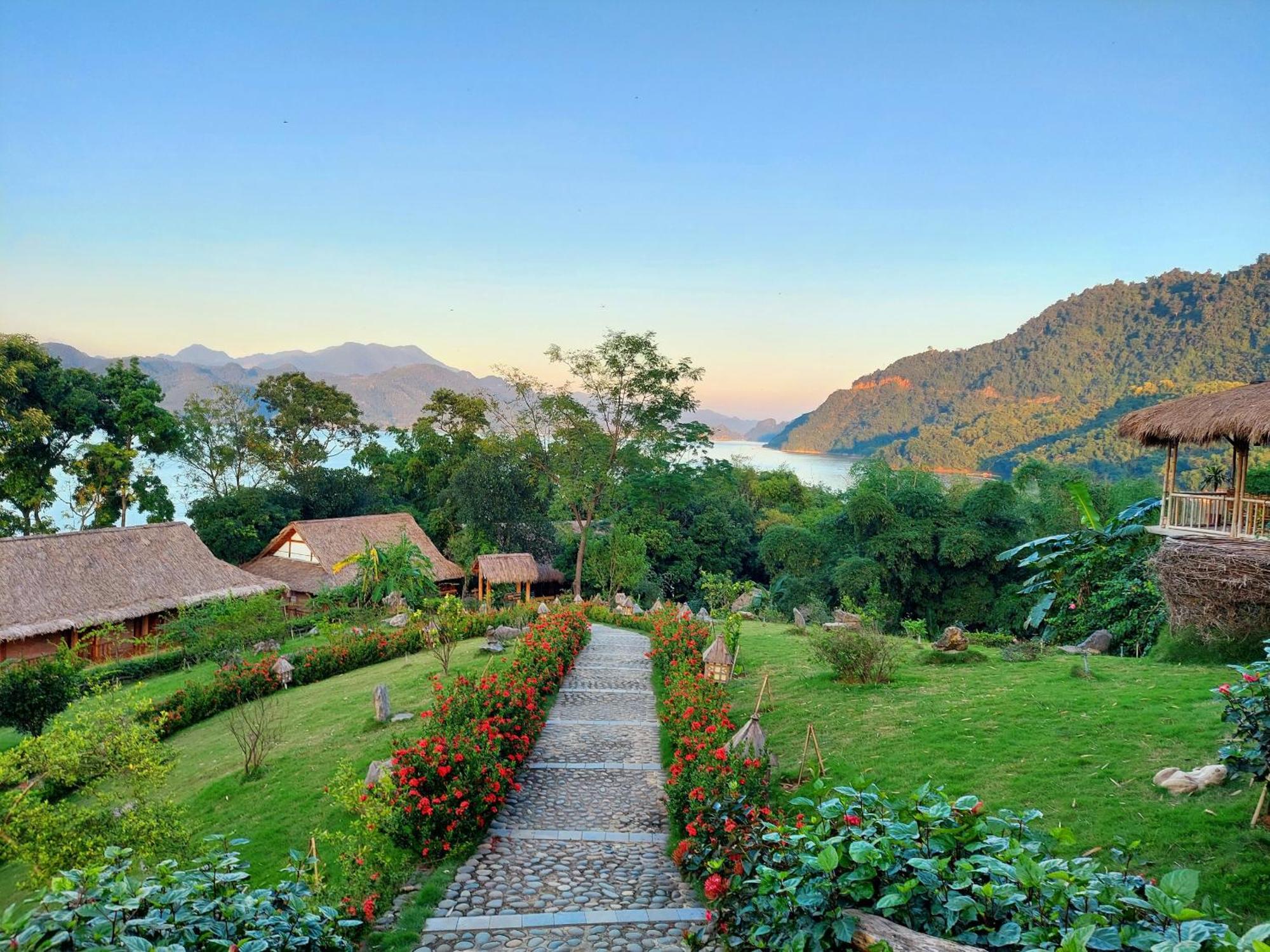 Mai Chau Hideaway Lake Resort Bagian luar foto